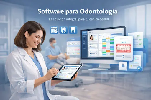 Dentista profesional consultando el software para clínicas dentales ClinicBai con gestión de pacientes y facturación certificada.